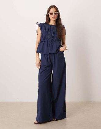 Asos Tuta jumpsuit a doppio strato blu navy con bustino raccolto