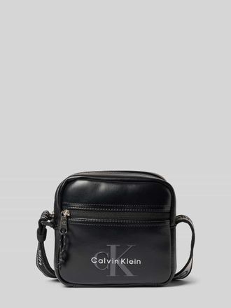 Calvin Klein Herren Umh&auml;ngetasche mit Logo-Pr&auml;gung in Black, Gr&ouml;&szlig;e 1