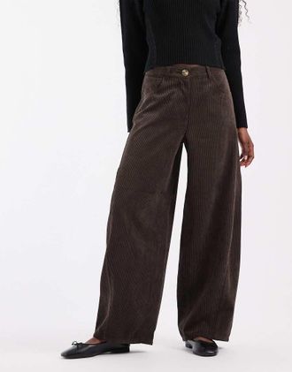 Vero Moda pantaloni barrel leg in velluto a coste marrone cioccolato