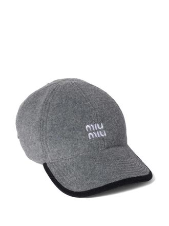 Miu Miu Cappelli Stapel