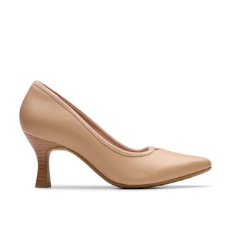 Clarks Kataleyna West in Beige Leather