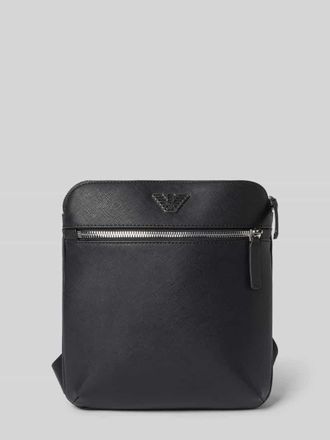 Emporio Armani Umh&auml;ngetasche mit Logo-Applikation in Leder-Optik in Black, Gr&ouml;&szlig;e 1