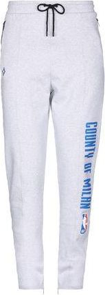 Marcelo Burlon PARTES DE ABAJO - Pantalones en YOOX.COM