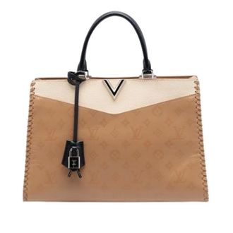 Louis Vuitton Pre-owned Handbags, female, Beige, Size: ONE SIZE Pre-owned LockMe II