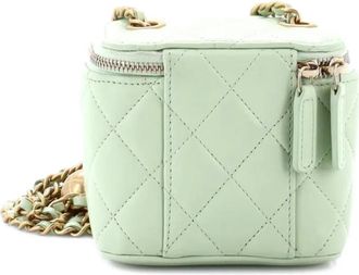 Chanel Pearl Crush Vanity Case with Chain Quilted Lambskin Mini clutch bag - women - Calf Leather - One Size - Green