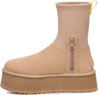UGG (WMNS) UGG Classic Dipper Boot Sand 1144031-SAN