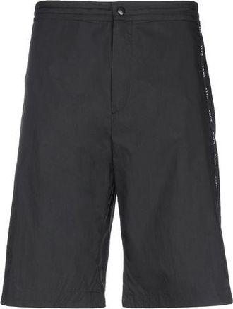 Valentino Garavani BOTTOMWEAR - Shorts & Bermuda Shorts sur YOOX.COM