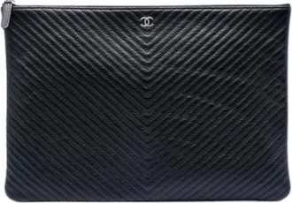 Chanel Pre-owned Clutches, female, Black, Size: ONE SIZE Pre-owned Chevron Quilted Caviar Leather Clutch