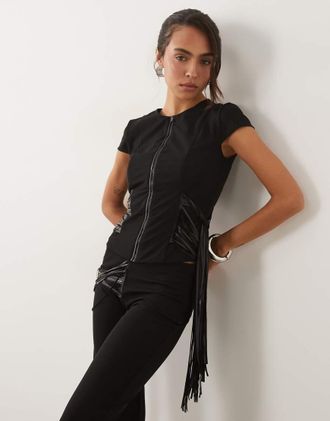 I.AM.GIA Iselda - Crop top in pelle sintetica e rete con zip e frange nero in coordinato