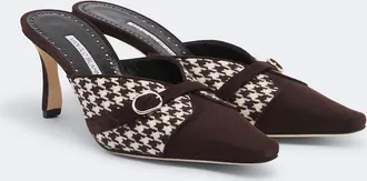 Manolo Blahnik Mules Mircamu de ante con pata de gallo