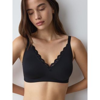 Triumph Amourette Wireless Minimizer Bra in Black at Nordstrom, Size 34Dd