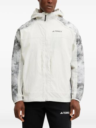 adidas x National Geographic WIND.RDY hooded marble-print jacket - men - Recycled Polyamide - L - White