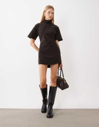 Asos vestito corto a trapezio in velluto a coste slavato con collo a imbuto nero
