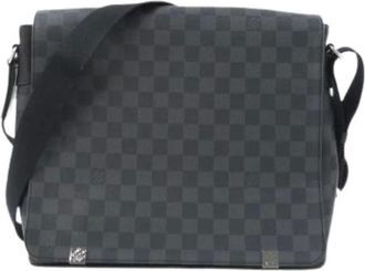 Louis Vuitton Pre-owned Cross Body Bags, male, Gray, Size: ONE SIZE Pre-owned District Shoulder Bag