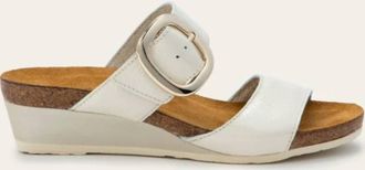 Naot Womens Magic Crinkle Patent Sandal In Ivory