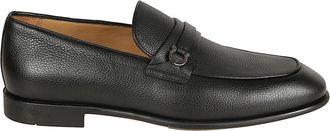 Ferragamo Hammered Leather Gancini Loafers - Heren - Loafers - Zwart - 41 1/2 EU - Leer - Schoenen