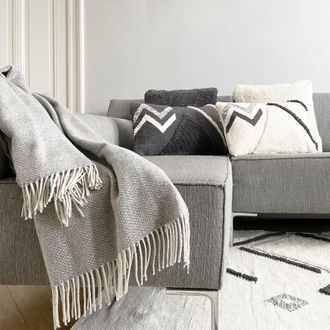 Malagoon Plaid de lana reciclada con estructura gris natural 131x170