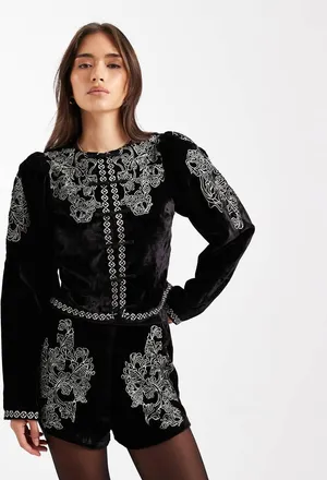 Miss Selfridge Giacca in velluto nera con ricami e maniche a sbuffo-Nero