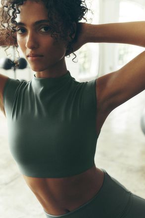 Alo Softsculpt Capped Out Short Sleeve Top in Clover Green, Size: Medium