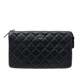 Chanel Pre-owned Clutches, female, Black, Size: ONE SIZE Pre-owned Quilted Lambskin Clutch