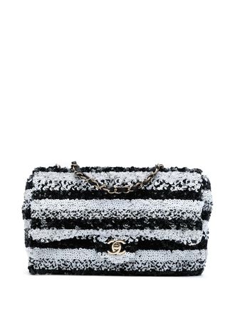 Chanel Borsa a spalla media in pelle di vitello con paillettes e battente 2018-2019 - Nero