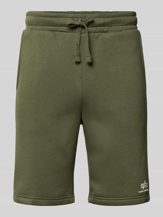 Alpha Industries Alpha Industries Shorts mit Eingrifftaschen und Logo-Print in Oliv, Gr&ouml;&szlig;e XXL