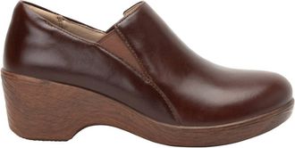 Alegria Womens Skylar Slip On Shoes In Mahogany