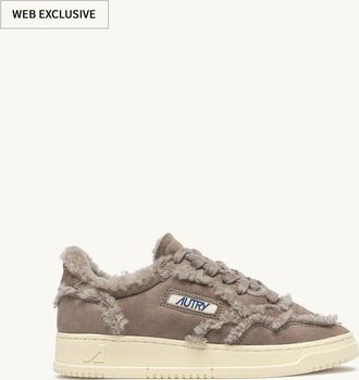 Autry MEDALIST MUTTON SNEAKERS IN TAUPE SUEDE AND SHEARLING