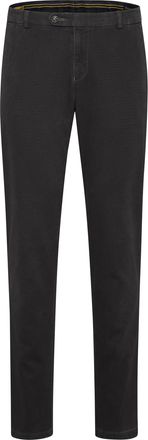 Bugatti Herren Een chino met een nauwsluitende pasvorm