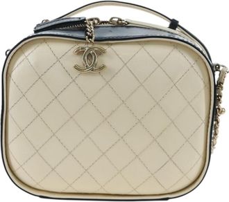 Chanel Vanity Case Quilted Crumpled Calfskin White Leather Handbag (Pre-Owned)