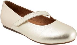 Softwalk Syracuse Flat in Champagne at Nordstrom, Size 10.5
