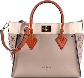 Louis Vuitton Borsa tote On My Side Tuffetage MM in pelle con monogramma - Grigio