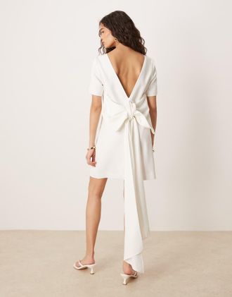 Vero Moda Vestito corto bianco con fiocco appariscente sul retro