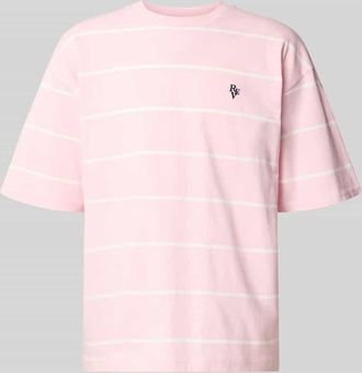 Review T-Shirt mit Rundhalsausschnitt und Logo-Stitching in Fuchsia, Gr&ouml;&szlig;e XXL