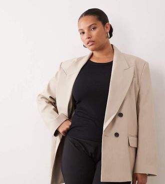 Asos Curve blazer sartoriale doppiopetto con spalle strutturate in m&eacute;lange sabbia-Marrone