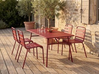 Vente-Unique Sala da pranzo da giardino un tavolo L.160 cm e 4 sedie impilabili in Metallo Rosso - MIRMANDE di MYLIA