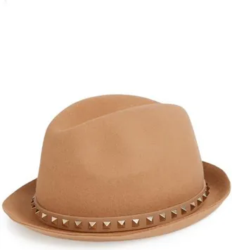 Valentino Garavani Rockstud Felt Trilby in Camel at Nordstrom, Size Medium