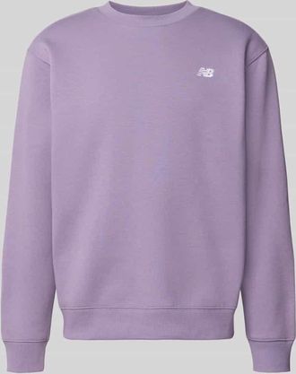 New Balance Sweatshirt mit Rundhalsausschnitt und Label-Stitching in Violett, Gr&ouml;&szlig;e XXL