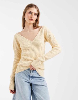 & Other Stories Top in maglia giallo limone a coste strutturato con scollo a V