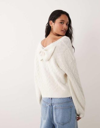 Miss Selfridge maglione a trecce con dettaglio fiocco in crema-Bianco