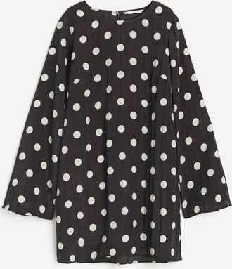 H&M Kleid aus Crinklestoff - Schwarz/Gepunktet