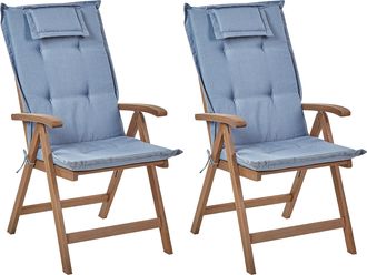 Beliani Conjunto De 2 Sillas De Jard&iacute;n R&uacute;sticas De Madera De Acacia Natural Ajustables Plegables Con Reposabrazos De Madera Oscura Cojines Azules Amantea