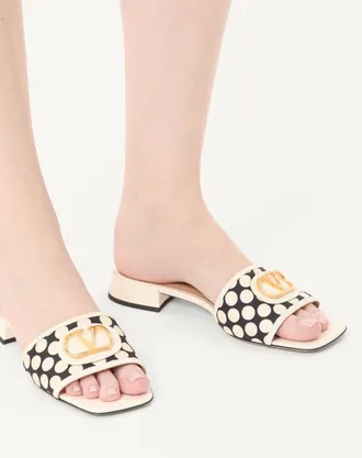 Valentino Garavani Sandalo Slide Vlogo Signature In Tessuto Plus De Pois 20Mm Donna NERO/AVORIO 37.5