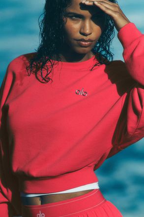Alo | Cropped Accolade Crewneck Top in Candy Red, Size: Small