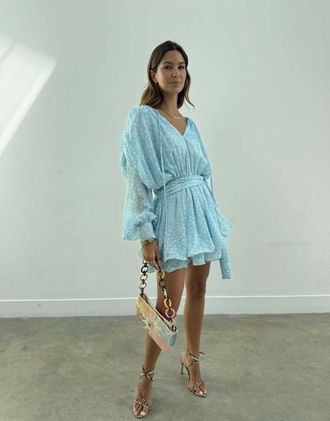 Never Fully Dressed Ella - Vestito corto a balze con volant, maniche a palloncino, allacciatura in vita e stampa blu e fawn