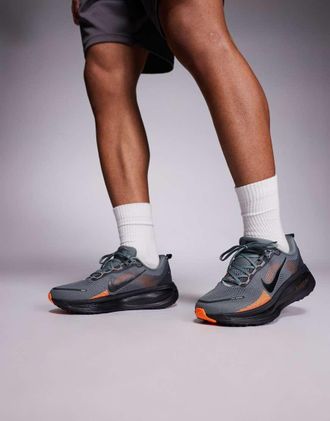 Nike Vomero 18 - Sneakers grigie e arancioni-Grigio