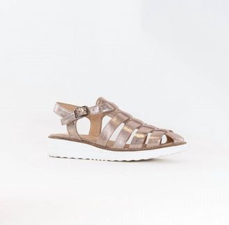 Django & Juliette Womens Oblight Sandals In Platino