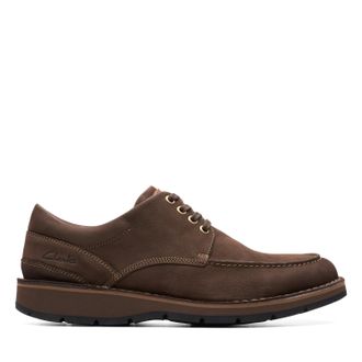 Clarks Gravelle Low in Brown Nubuck