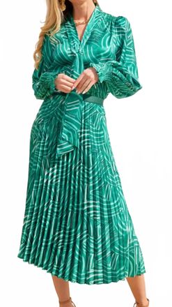 Jade Yoga Pathways Pleated Skirt In Green