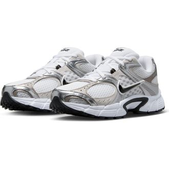 Nike V5 RNR Sneaker in 107 White/black at Nordstrom Rack, Size 7.5
